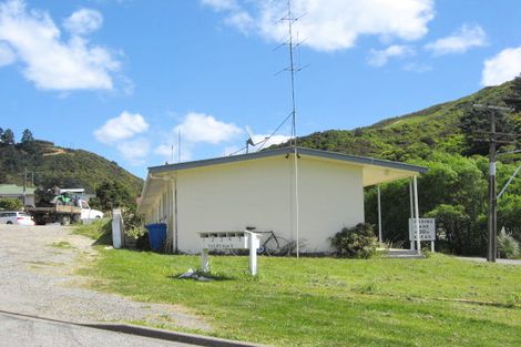 Photo of property in 1/1 Angle Street, Picton, 7220