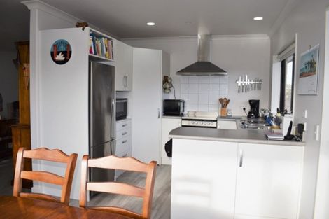 Photo of property in 28 Ian Peter Way, Otaki, 5512