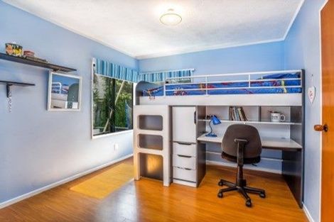 Photo of property in 2/44 Darren Crescent, Half Moon Bay, Auckland, 2012