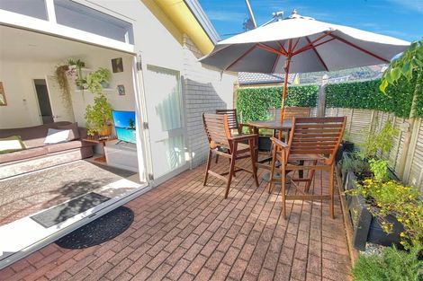 Photo of property in 3/66 Kawaha Point Road, Kawaha Point, Rotorua, 3010