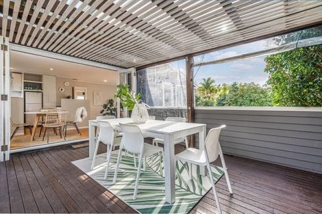 Photo of property in 1/7 Arahia Street, Northcote, Auckland, 0627