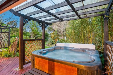 Photo of property in 35 Greenaway Road, Waikanae, 5036