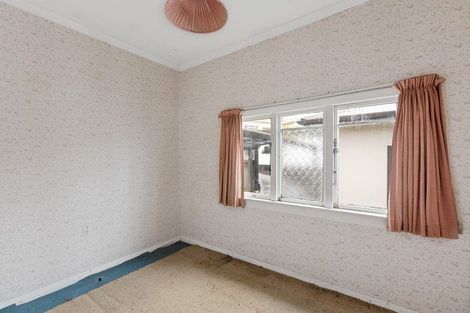 Photo of property in 11 South Road, Moturoa, New Plymouth, 4310