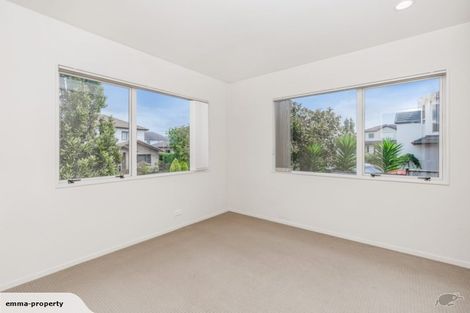 Photo of property in 22 Terrasini Drive, Flat Bush, Auckland, 2019