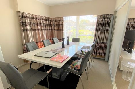 Photo of property in 49 Tupaki Place, Pakuranga Heights, Auckland, 2010