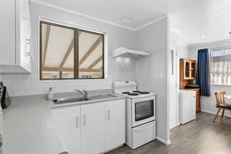 Photo of property in 2/50 Kowhai Avenue, Ebdentown, Upper Hutt, 5018