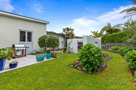 Photo of property in 88 Grovenor Drive, Orewa, 0931