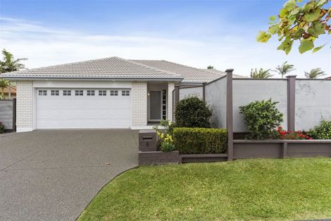 Photo of property in 6 Corta Bella Place, Golflands, Auckland, 2013