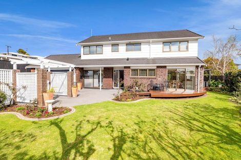 Photo of property in 11 Leatham Avenue, Strandon, New Plymouth, 4312