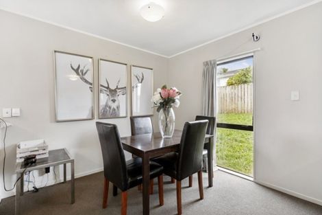 Photo of property in 2/140 Shifnal Drive, Randwick Park, Auckland, 2105