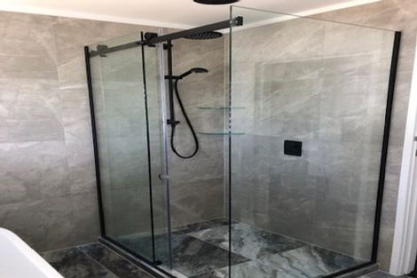 Photo of property in 82 Exmouth Road, Northcote, Auckland, 0627