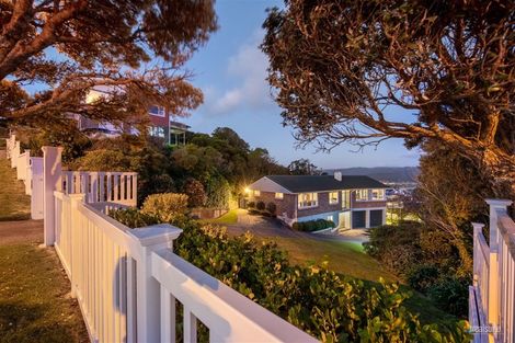 Photo of property in 96 Dowse Drive, Maungaraki, Lower Hutt, 5010