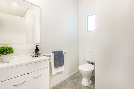 Photo of property in 32 Knights Road, Rothesay Bay, Auckland, 0630