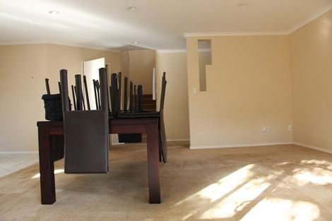 Photo of property in 4 Trotting Terrace, Fairview Heights, Auckland, 0632