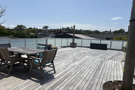 Photo of property in 1/953 Beach Road, Torbay, Auckland, 0630