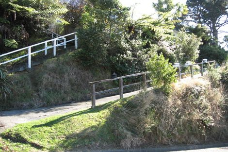 Photo of property in 8b Stella Grove, Newlands, Wellington, 6037