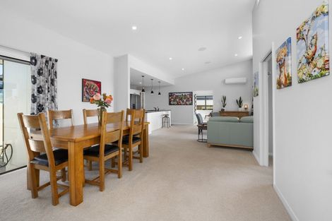 Photo of property in 1 Holcombrooke Lane, Welcome Bay, Tauranga, 3175