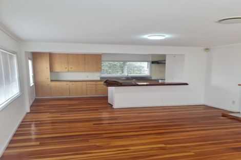 Photo of property in 17 Windy Ridge Road, Glenfield, Auckland, 0629