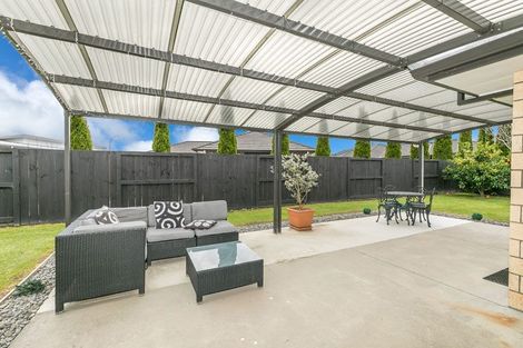 Photo of property in 28 Whitney Place, Rototuna North, Hamilton, 3210