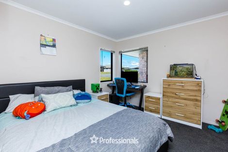 Photo of property in 9 Percy Kinsman Crescent, Riverstone Terraces, Upper Hutt, 5018