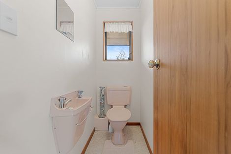 Photo of property in 21b Settlers Grove, Orewa, 0931