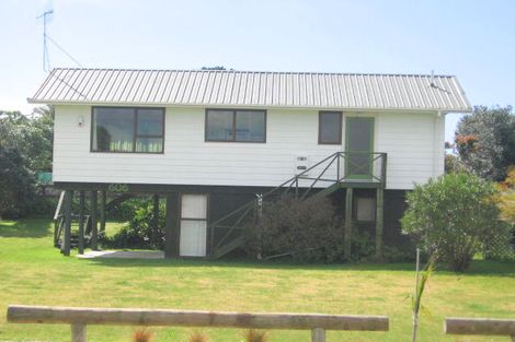 Photo of property in 606 Ocean Road, Whangamata, 3620