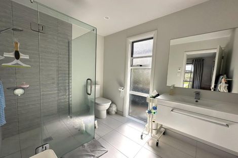 Photo of property in 15 Monaco Grove, Fitzherbert, Palmerston North, 4410