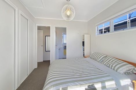Photo of property in 74 Ferry Parade, Herald Island, Auckland, 0618