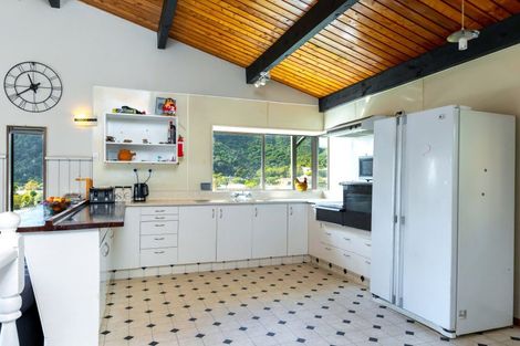 Photo of property in 45 Durham Street, Picton, 7220