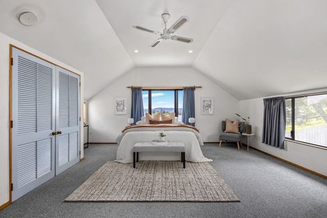 Photo of property in 28 Pohutukawa Avenue, Red Beach, 0932