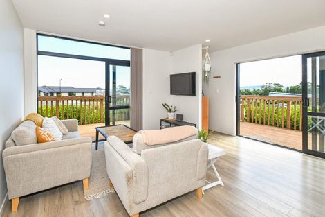 Photo of property in 1 Kapuarangi Lane, Papakura, 2110