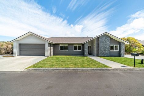 Photo of property in 66 Mount Marua Way, Timberlea, Upper Hutt, 5018