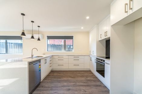 Photo of property in 20c Beach Road, Castor Bay, Auckland, 0620