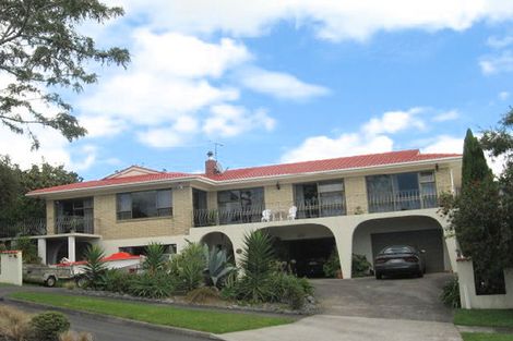 Photo of property in 1 Tromie Place, Highland Park, Auckland, 2010