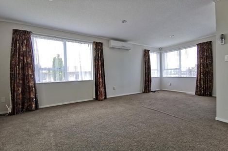 Photo of property in 12 Evesham Place, Newlands, Wellington, 6037