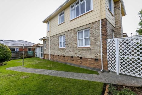 Photo of property in 8 Strandon Place, Strandon, New Plymouth, 4312