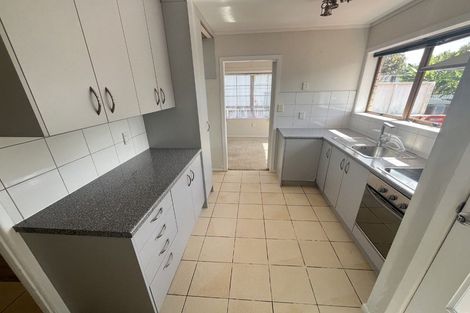 Photo of property in 12 Fairdale Avenue, Red Hill, Papakura, 2110