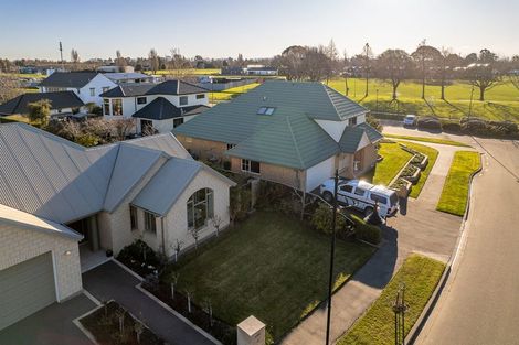 Photo of property in 4 Dinglebay Place, Casebrook, Christchurch, 8051