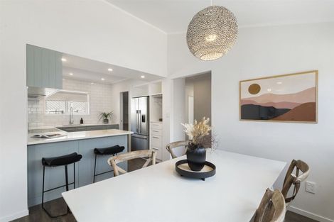 Photo of property in 2/26 Manly Esplanade, Browns Bay, Auckland, 0630