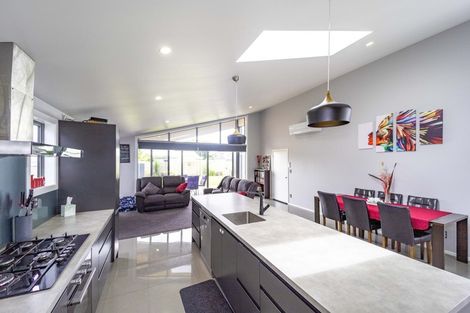 Photo of property in 3 Kamahi Street, Castlecliff, Whanganui, 4501