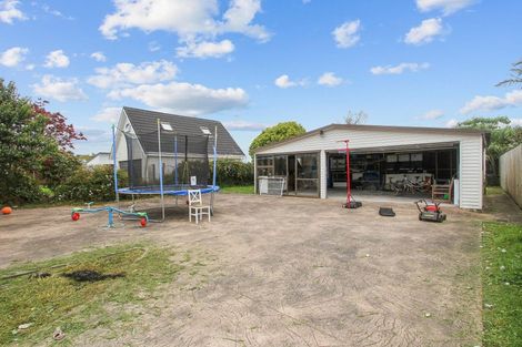 Photo of property in 20 Peachgrove Road, Te Atatu Peninsula, Auckland, 0610