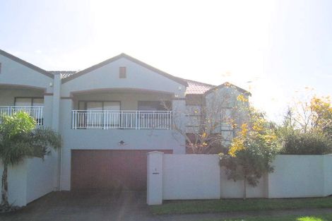 Photo of property in 1 Gillett Place, Botany Downs, Auckland, 2014