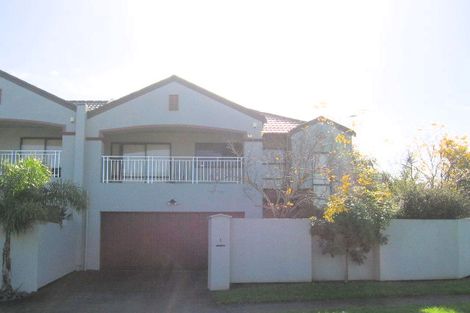 Photo of property in 1 Gillett Place, Botany Downs, Auckland, 2014