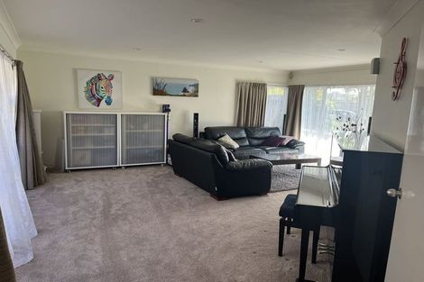 Photo of property in 8 Ballini Rise, West Harbour, Auckland, 0618