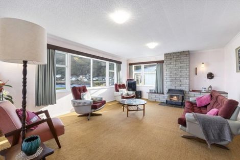 Photo of property in 81 Breaker Bay Road, Breaker Bay, Wellington, 6022