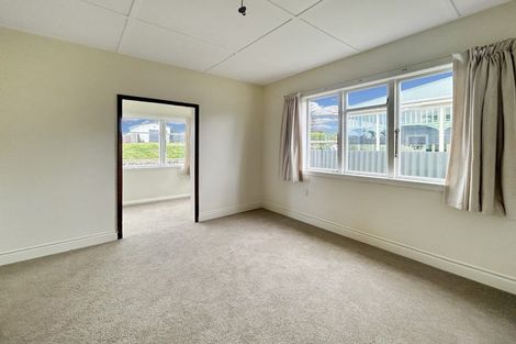 Photo of property in 5 Arawa Place, Castlecliff, Whanganui, 4501