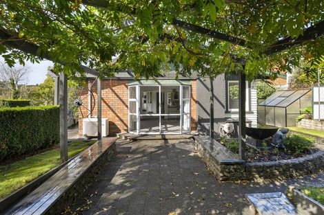 Photo of property in 10 Whitby Place, Westown, New Plymouth, 4310