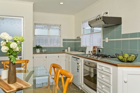 Photo of property in 238 Henderson Valley Road, Henderson, Auckland, 0612