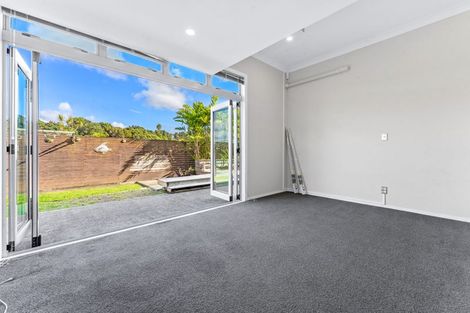 Photo of property in 11f Clearwater Cove, West Harbour, Auckland, 0618