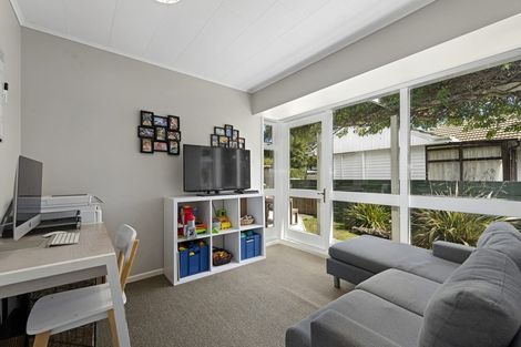 Photo of property in 15 Whirinaki Crescent, Heretaunga, Upper Hutt, 5018